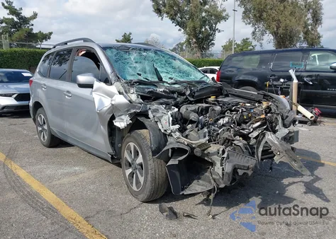 2018 Subaru Forester 2.5I Premium z USA, uszkodzony, nr VIN JF2SJAGC2JH521222